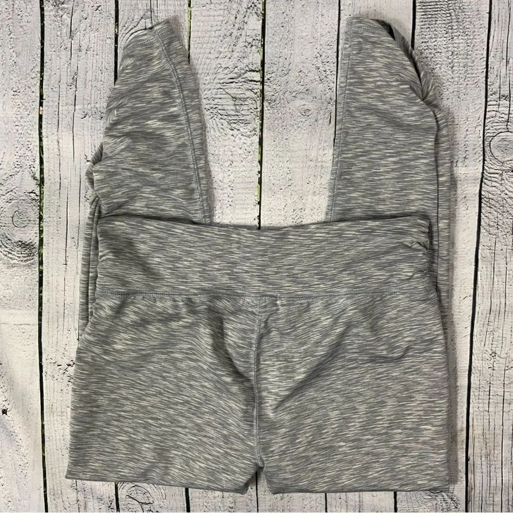 GUESS Crop Leggings - Picture 2 of 5
